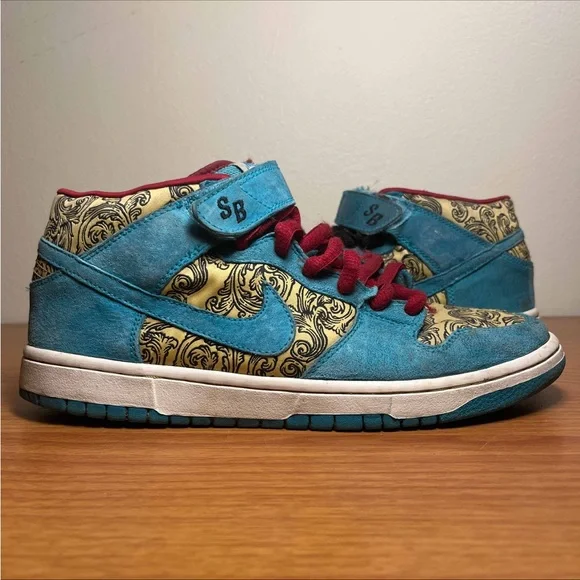 Nike SB Dunk Mid Peacock